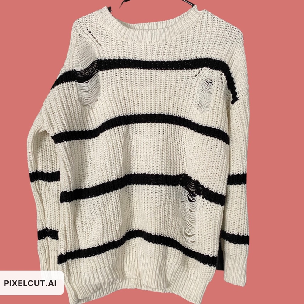 SmellsLikeTeenSpirit

#H&M Distressed sweater